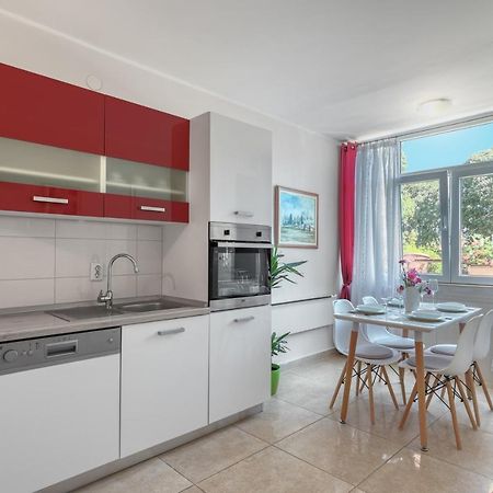 M & M Apartment Pula Exterior photo